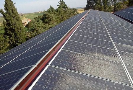 空氣污染不僅危害身體健康，甚至還影響太陽(yáng)能發(fā)電！