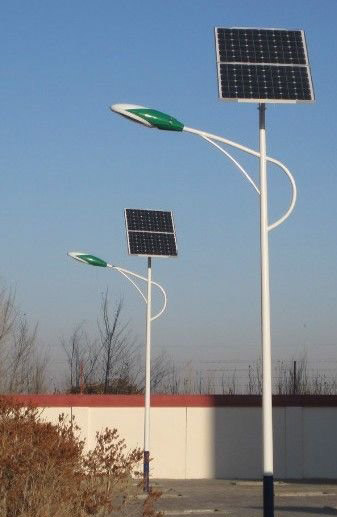 在太陽能路燈上選擇太陽能板時，需要考慮哪些因素？